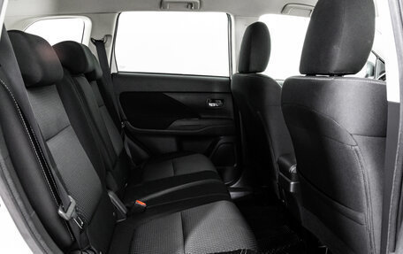Mitsubishi Outlander III рестайлинг 3, 2019 год, 1 999 000 рублей, 16 фотография