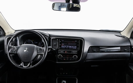 Mitsubishi Outlander III рестайлинг 3, 2019 год, 1 999 000 рублей, 10 фотография