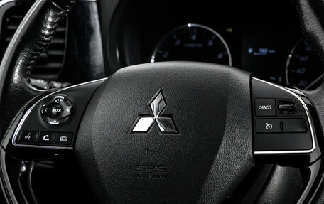 Mitsubishi Outlander III рестайлинг 3, 2019 год, 1 999 000 рублей, 14 фотография