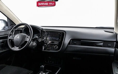 Mitsubishi Outlander III рестайлинг 3, 2019 год, 1 999 000 рублей, 9 фотография