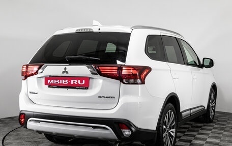 Mitsubishi Outlander III рестайлинг 3, 2019 год, 1 999 000 рублей, 5 фотография