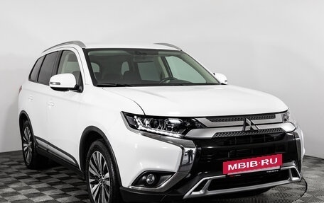 Mitsubishi Outlander III рестайлинг 3, 2019 год, 1 999 000 рублей, 3 фотография