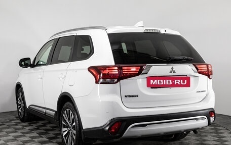 Mitsubishi Outlander III рестайлинг 3, 2019 год, 1 999 000 рублей, 7 фотография