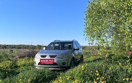 Mitsubishi Outlander III рестайлинг 3, 2007 год, 700 000 рублей, 3 фотография