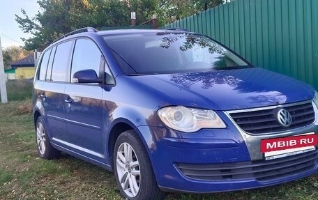 Volkswagen Touran III, 2007 год, 850 000 рублей, 3 фотография