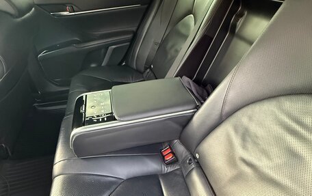 Toyota Camry, 2018 год, 1 980 000 рублей, 10 фотография