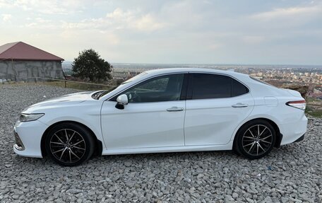 Toyota Camry, 2018 год, 1 980 000 рублей, 6 фотография