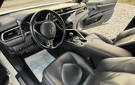 Toyota Camry, 2018 год, 1 980 000 рублей, 8 фотография