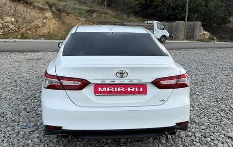 Toyota Camry, 2018 год, 1 980 000 рублей, 5 фотография