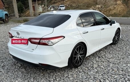 Toyota Camry, 2018 год, 1 980 000 рублей, 3 фотография