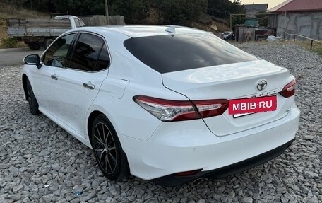 Toyota Camry, 2018 год, 1 980 000 рублей, 4 фотография