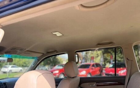 Toyota Land Cruiser Prado 120 рестайлинг, 2005 год, 1 750 000 рублей, 17 фотография