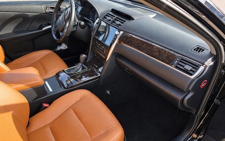 Toyota Camry, 2017 год, 2 690 000 рублей, 13 фотография