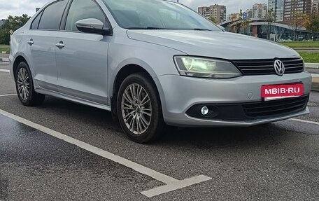 Volkswagen Jetta VI, 2011 год, 595 000 рублей, 3 фотография