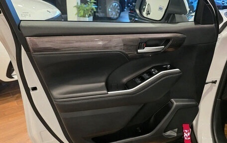 Toyota Highlander, 2026 год, 5 650 000 рублей, 22 фотография