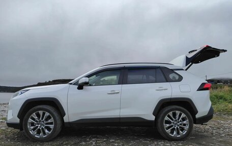 Toyota RAV4, 2021 год, 3 950 000 рублей, 7 фотография