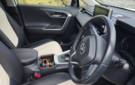 Toyota RAV4, 2021 год, 3 950 000 рублей, 3 фотография