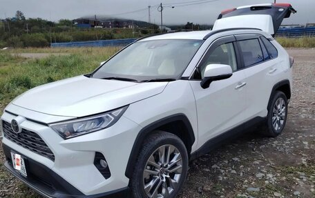 Toyota RAV4, 2021 год, 3 950 000 рублей, 9 фотография