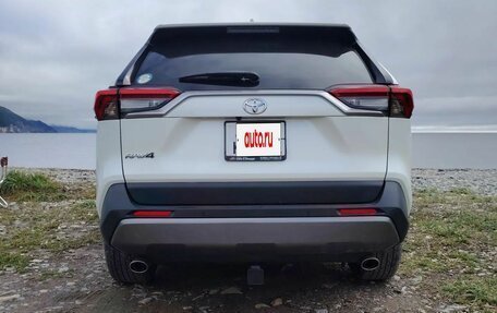 Toyota RAV4, 2021 год, 3 950 000 рублей, 2 фотография