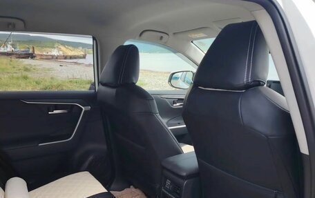 Toyota RAV4, 2021 год, 3 950 000 рублей, 6 фотография