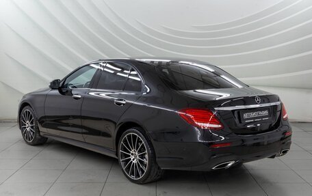 Mercedes-Benz E-Класс, 2019 год, 3 298 000 рублей, 5 фотография