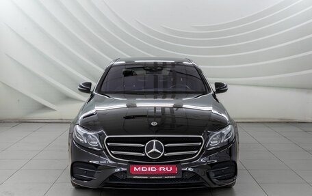 Mercedes-Benz E-Класс, 2019 год, 3 298 000 рублей, 2 фотография