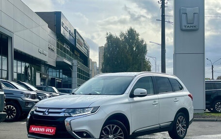 Mitsubishi Outlander III рестайлинг 3, 2018 год, 1 949 000 рублей, 3 фотография