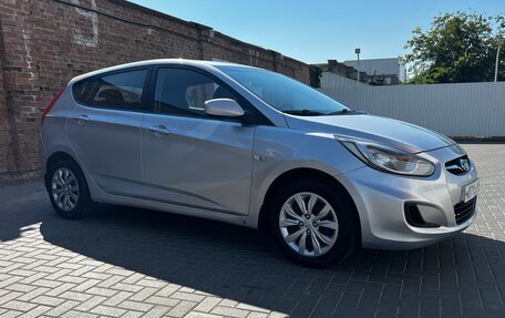 Hyundai Solaris II рестайлинг, 2012 год, 720 000 рублей, 2 фотография