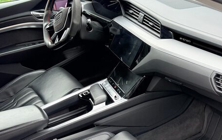 Audi e-tron I, 2019 год, 3 350 000 рублей, 9 фотография