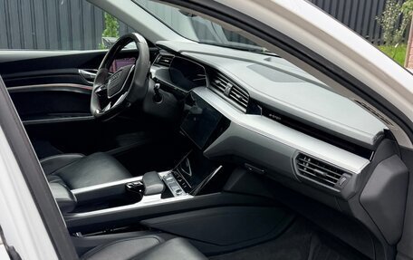 Audi e-tron I, 2019 год, 3 350 000 рублей, 10 фотография