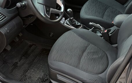 Hyundai Solaris II рестайлинг, 2015 год, 900 000 рублей, 7 фотография