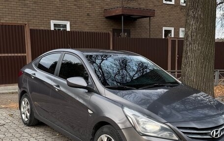 Hyundai Solaris II рестайлинг, 2015 год, 900 000 рублей, 2 фотография