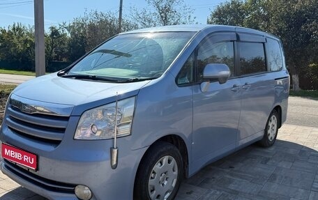 Toyota Noah III, 2008 год, 990 000 рублей, 1 фотография