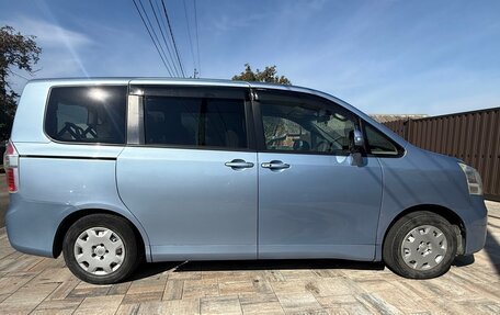 Toyota Noah III, 2008 год, 990 000 рублей, 6 фотография