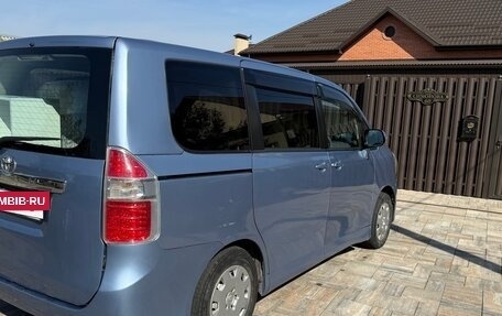 Toyota Noah III, 2008 год, 990 000 рублей, 5 фотография
