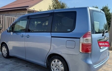 Toyota Noah III, 2008 год, 990 000 рублей, 3 фотография