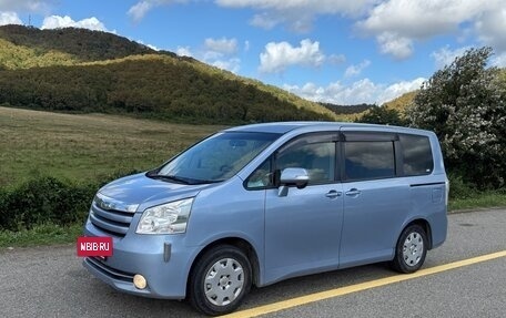 Toyota Noah III, 2008 год, 990 000 рублей, 9 фотография