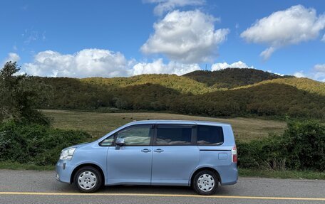 Toyota Noah III, 2008 год, 990 000 рублей, 10 фотография