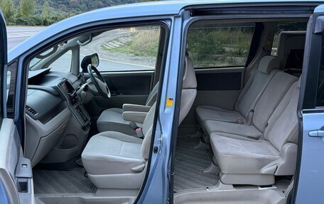 Toyota Noah III, 2008 год, 990 000 рублей, 17 фотография