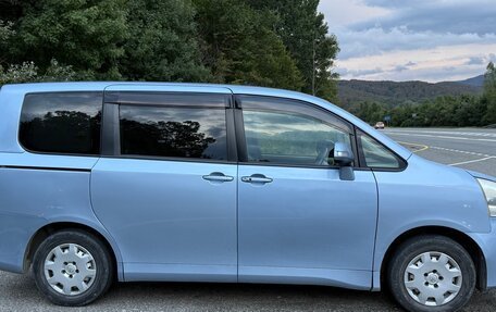 Toyota Noah III, 2008 год, 990 000 рублей, 24 фотография