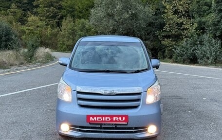 Toyota Noah III, 2008 год, 990 000 рублей, 19 фотография