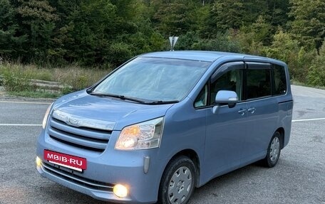 Toyota Noah III, 2008 год, 990 000 рублей, 20 фотография