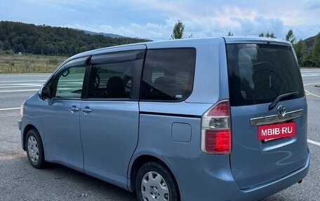 Toyota Noah III, 2008 год, 990 000 рублей, 22 фотография