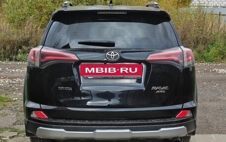 Toyota RAV4, 2018 год, 3 000 000 рублей, 4 фотография