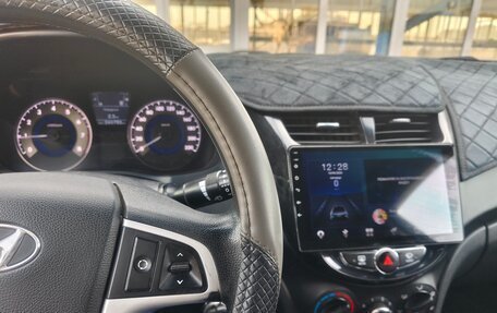 Hyundai Solaris II рестайлинг, 2012 год, 900 000 рублей, 10 фотография