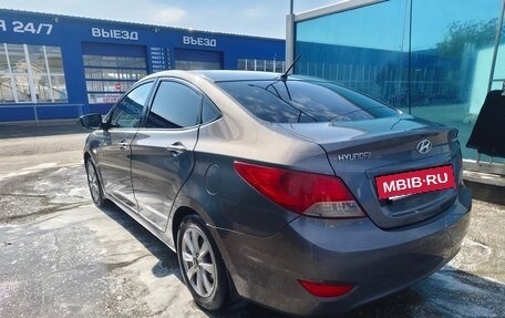 Hyundai Solaris II рестайлинг, 2012 год, 900 000 рублей, 5 фотография