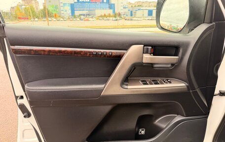 Toyota Land Cruiser 200, 2011 год, 3 100 000 рублей, 21 фотография