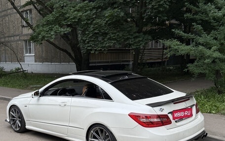 Mercedes-Benz E-Класс, 2011 год, 2 200 000 рублей, 2 фотография