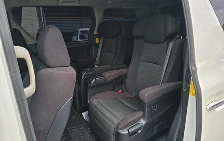 Toyota Vellfire I, 2012 год, 2 200 000 рублей, 7 фотография