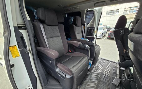 Toyota Vellfire I, 2012 год, 2 200 000 рублей, 12 фотография